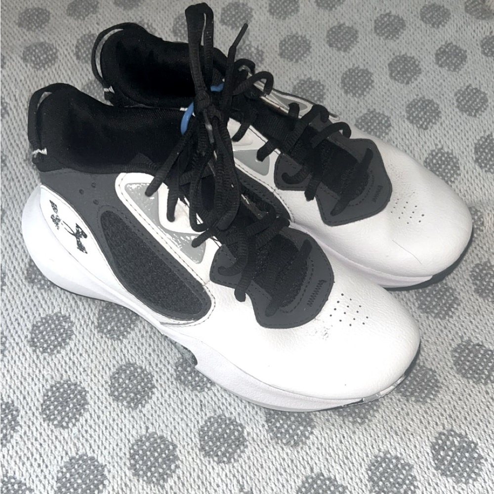 UA BASKETBALL SZ 4